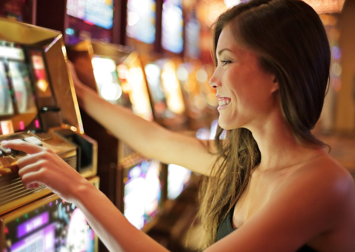 casino-gaming-lady-slot-machines-1140x810